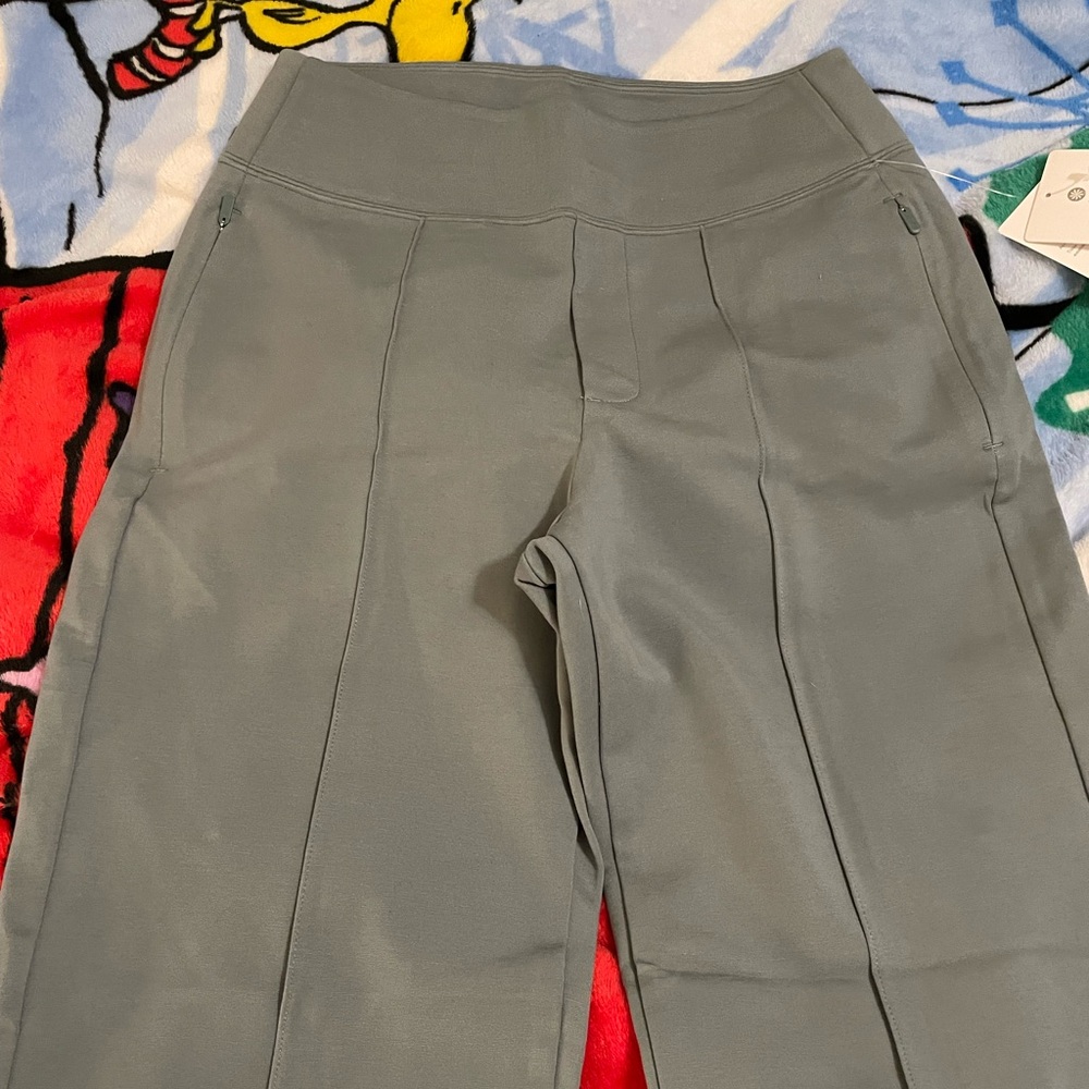 Athleta Eastbound Straight Pant size 4. NWT! Retail $109